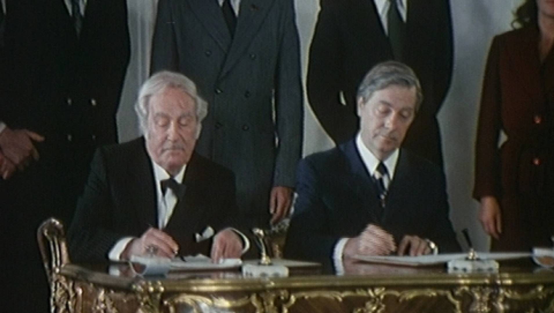 Право первой подписи - Приключения, Фильм
