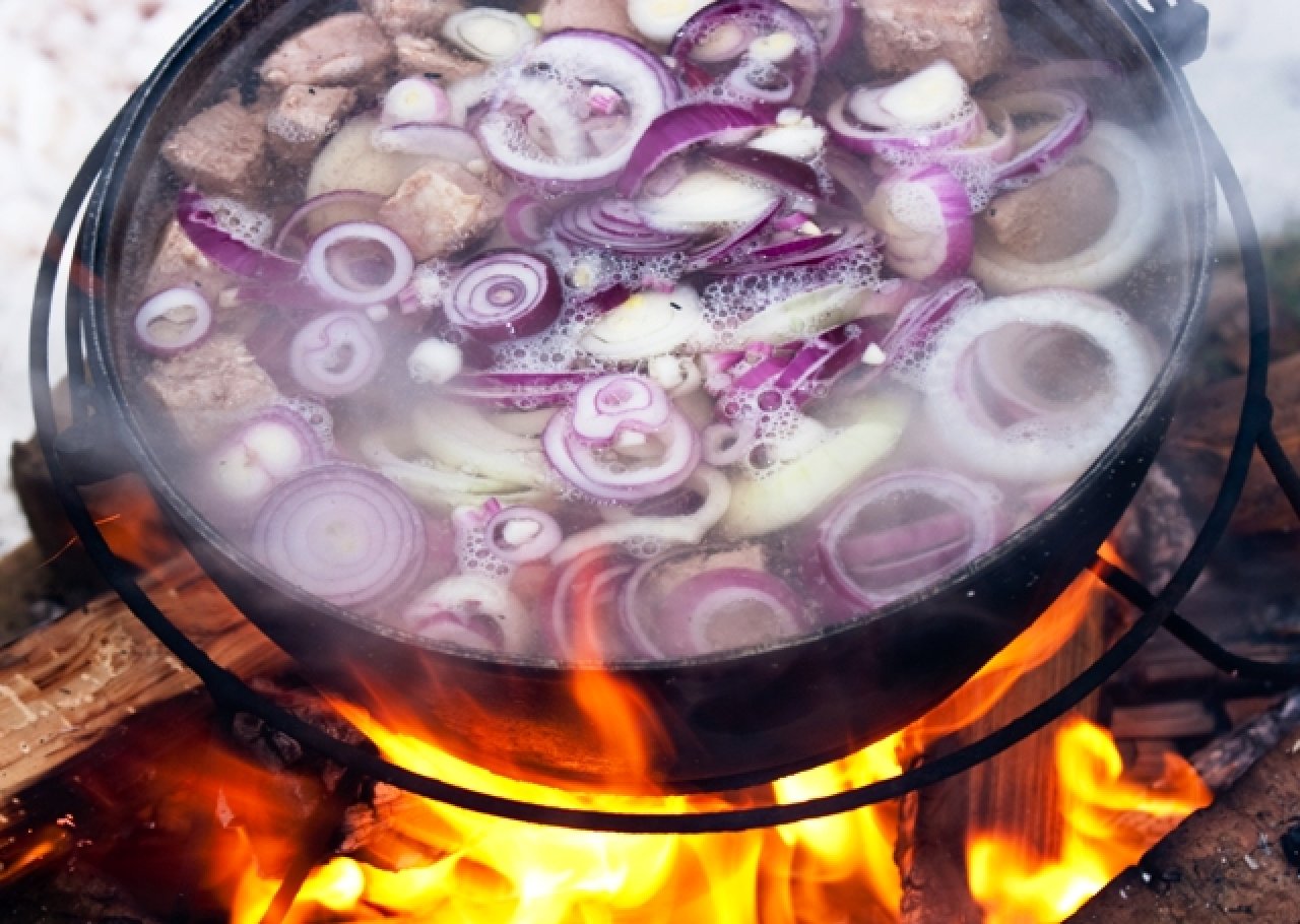 Шулпа - татарский бульон из мяса и лука Шулпа - татарский бульон из мяса и лука