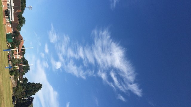 Логотип Первого в небе над Лондоном