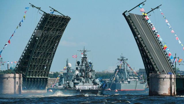 Торжественный парад к Дню Военно-Морского Флота России